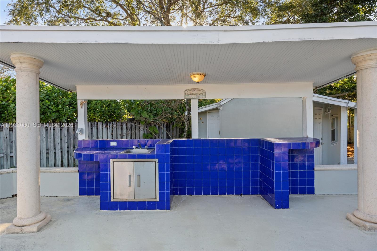 5685 SW 72nd Ave Miami, FL 33143