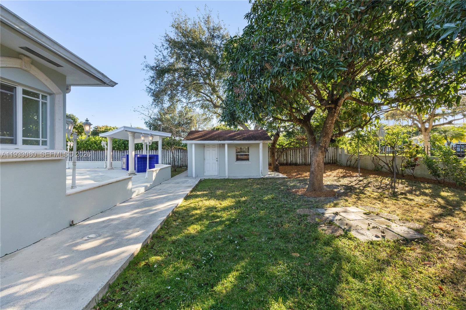 5685 SW 72nd Ave Miami, FL 33143