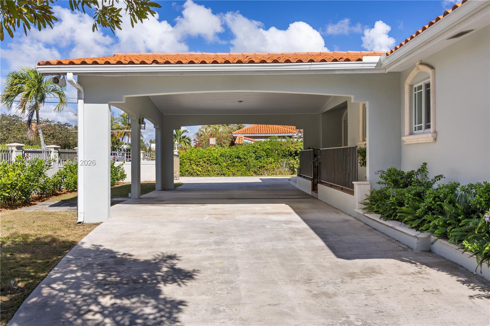 5685 SW 72nd Ave Miami, FL 33143