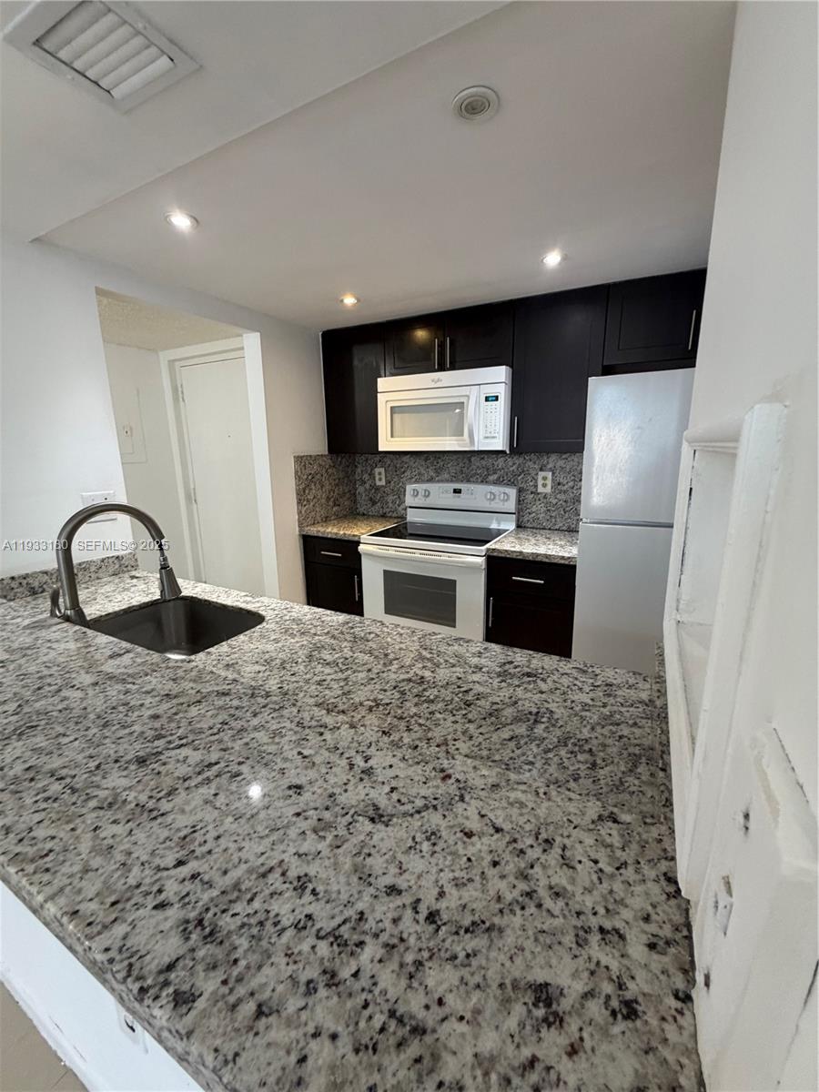 7075 NW 186th St #C409 Hialeah, FL 33015