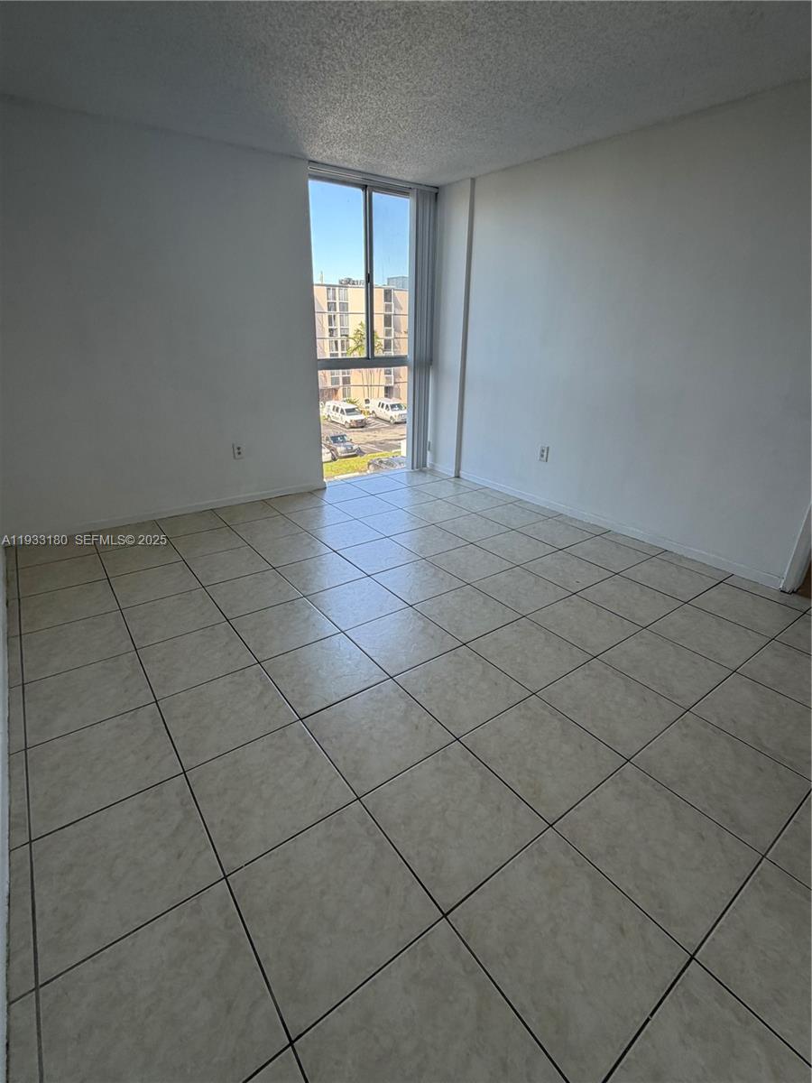 7075 NW 186th St #C409 Hialeah, FL 33015