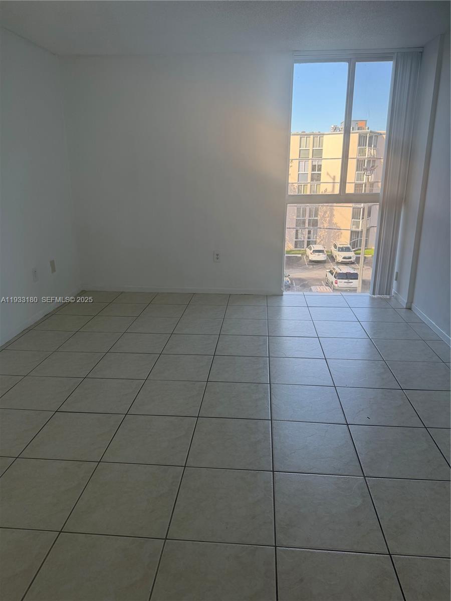 7075 NW 186th St #C409 Hialeah, FL 33015
