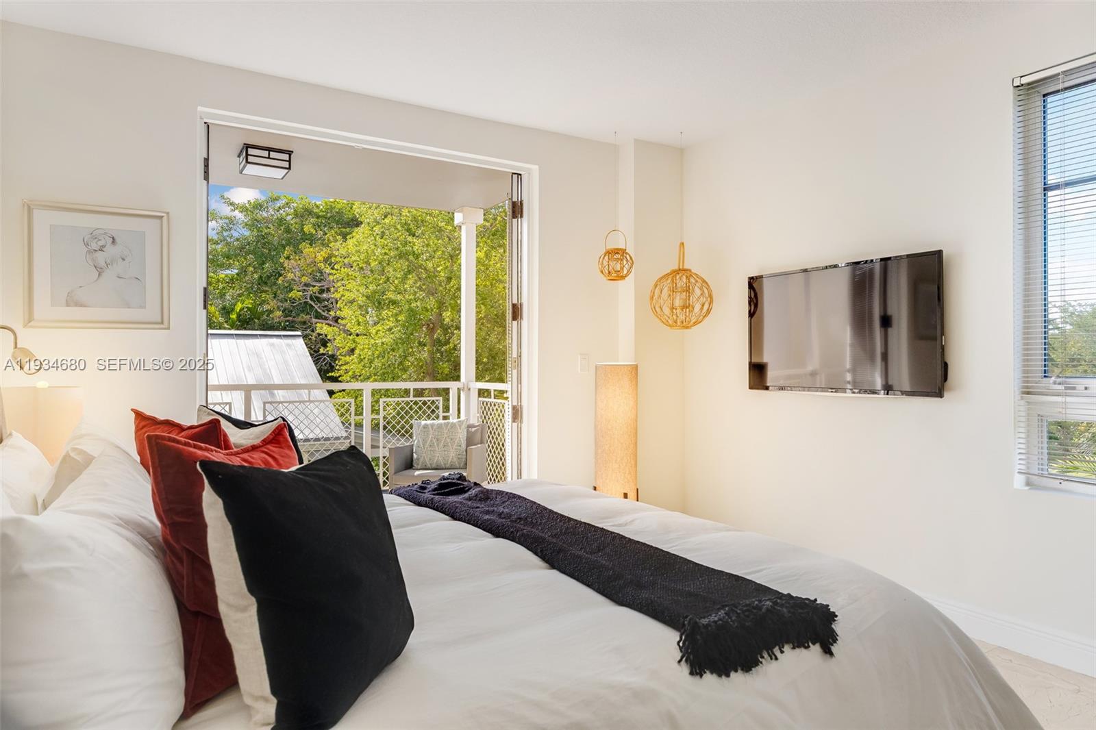 3540 Main Hwy #305 Coconut Grove, FL 33133