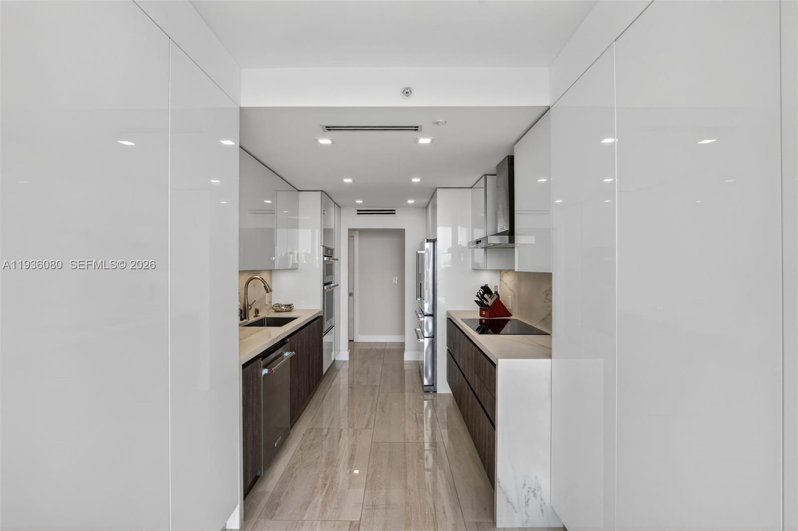 7000 Island Blvd #2306 Aventura, FL 33160