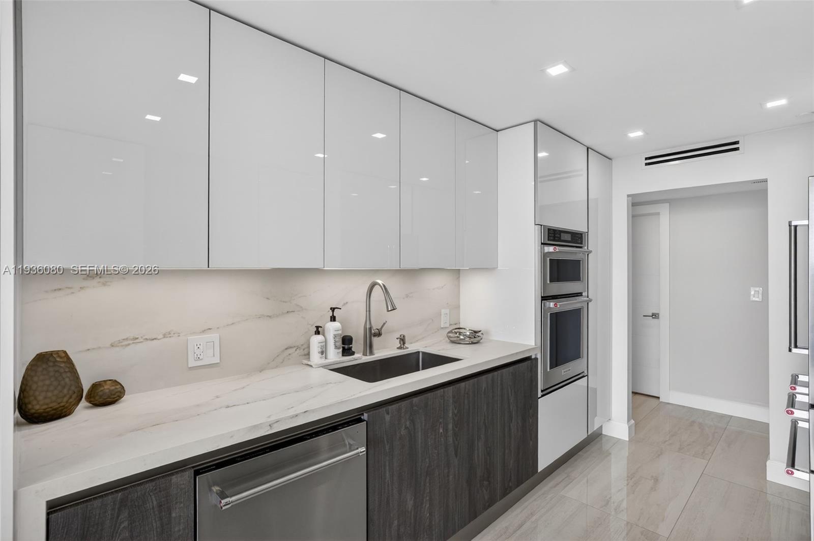 7000 Island Blvd #2306 Aventura, FL 33160