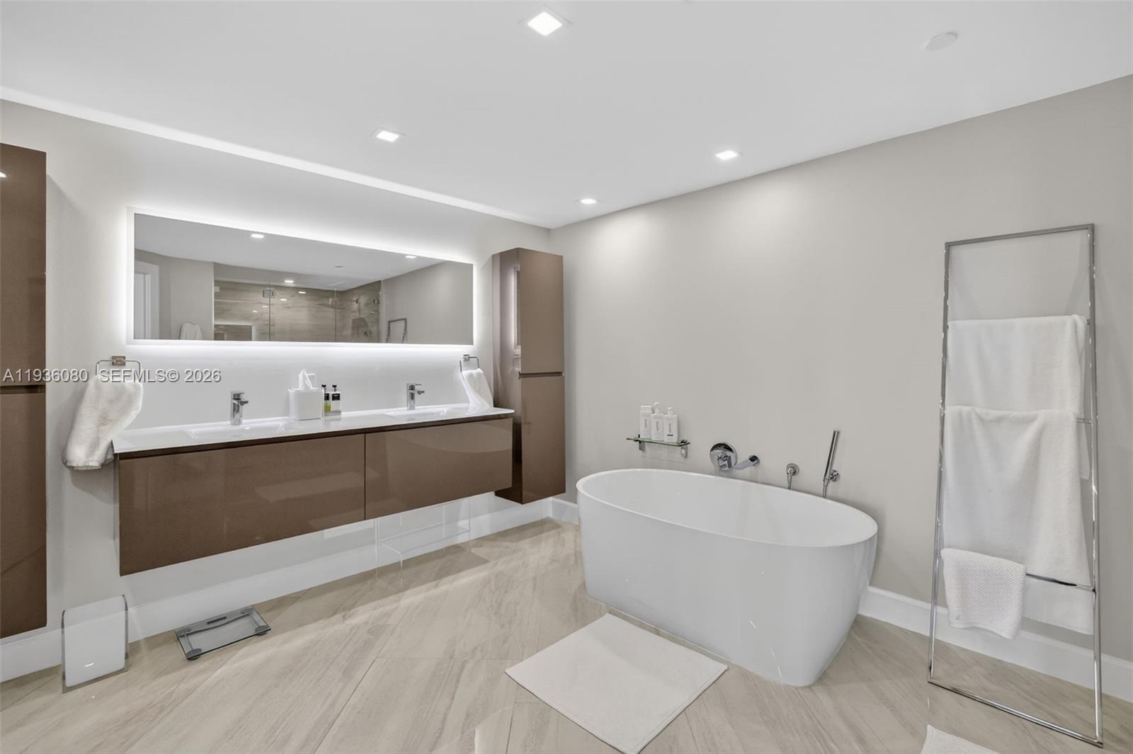 7000 Island Blvd #2306 Aventura, FL 33160