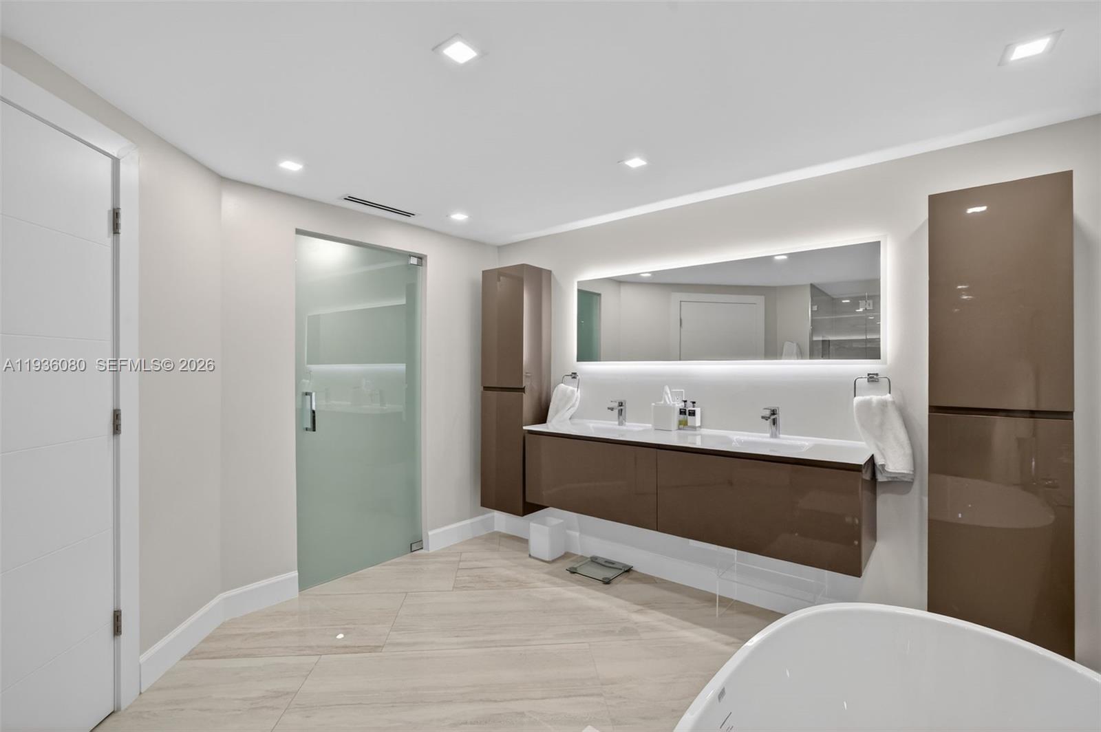 7000 Island Blvd #2306 Aventura, FL 33160