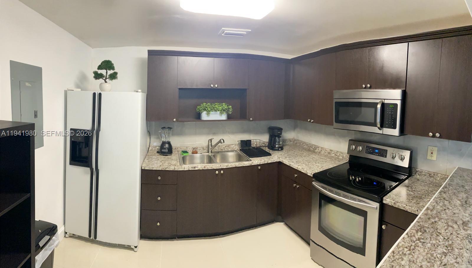 3670 SW 12th St Miami, FL 33135