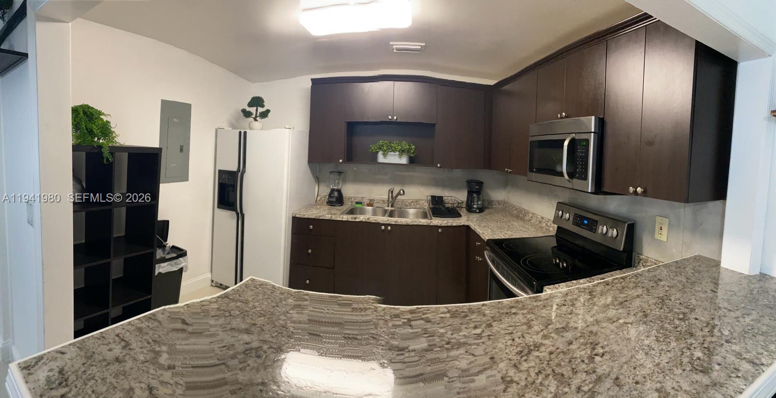 3670 SW 12th St Miami, FL 33135