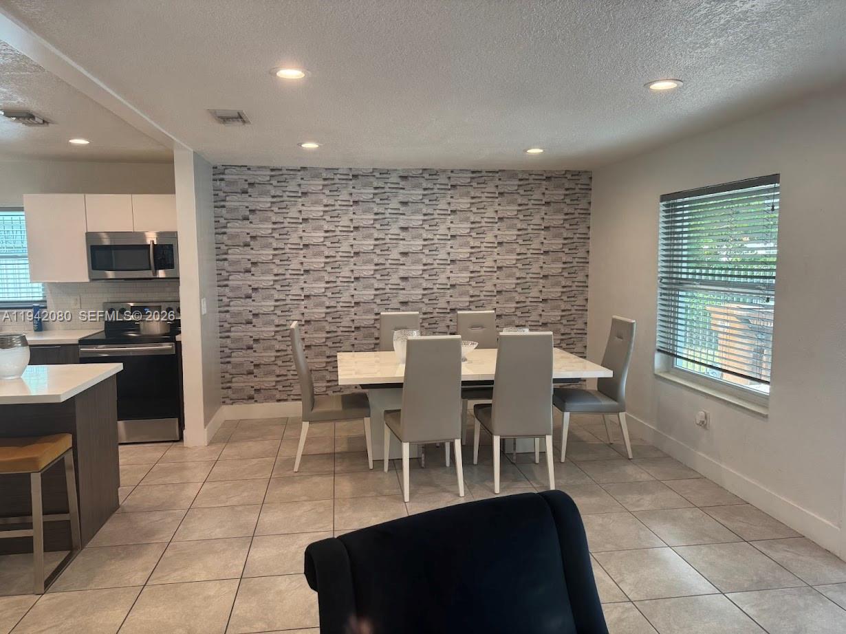 412 W 15th St Hialeah, FL 33010