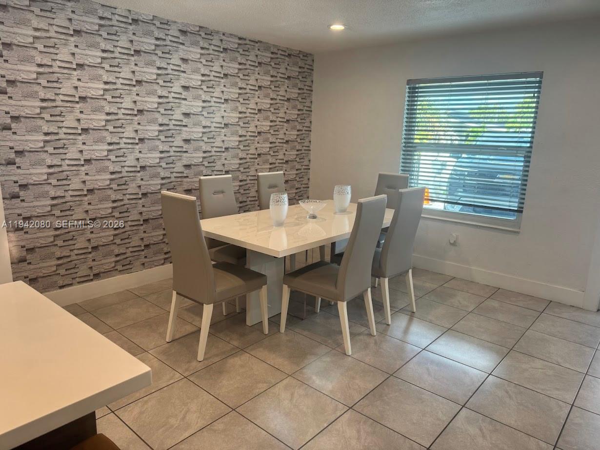 412 W 15th St Hialeah, FL 33010