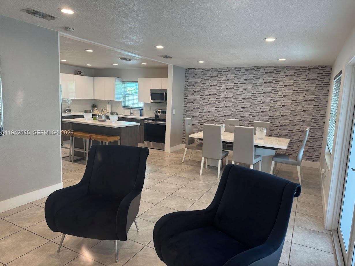 412 W 15th St Hialeah, FL 33010