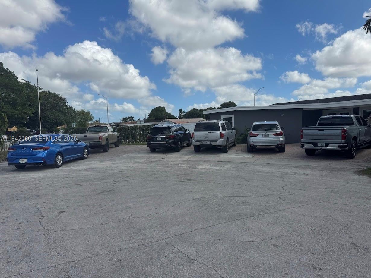 412 W 15th St Hialeah, FL 33010