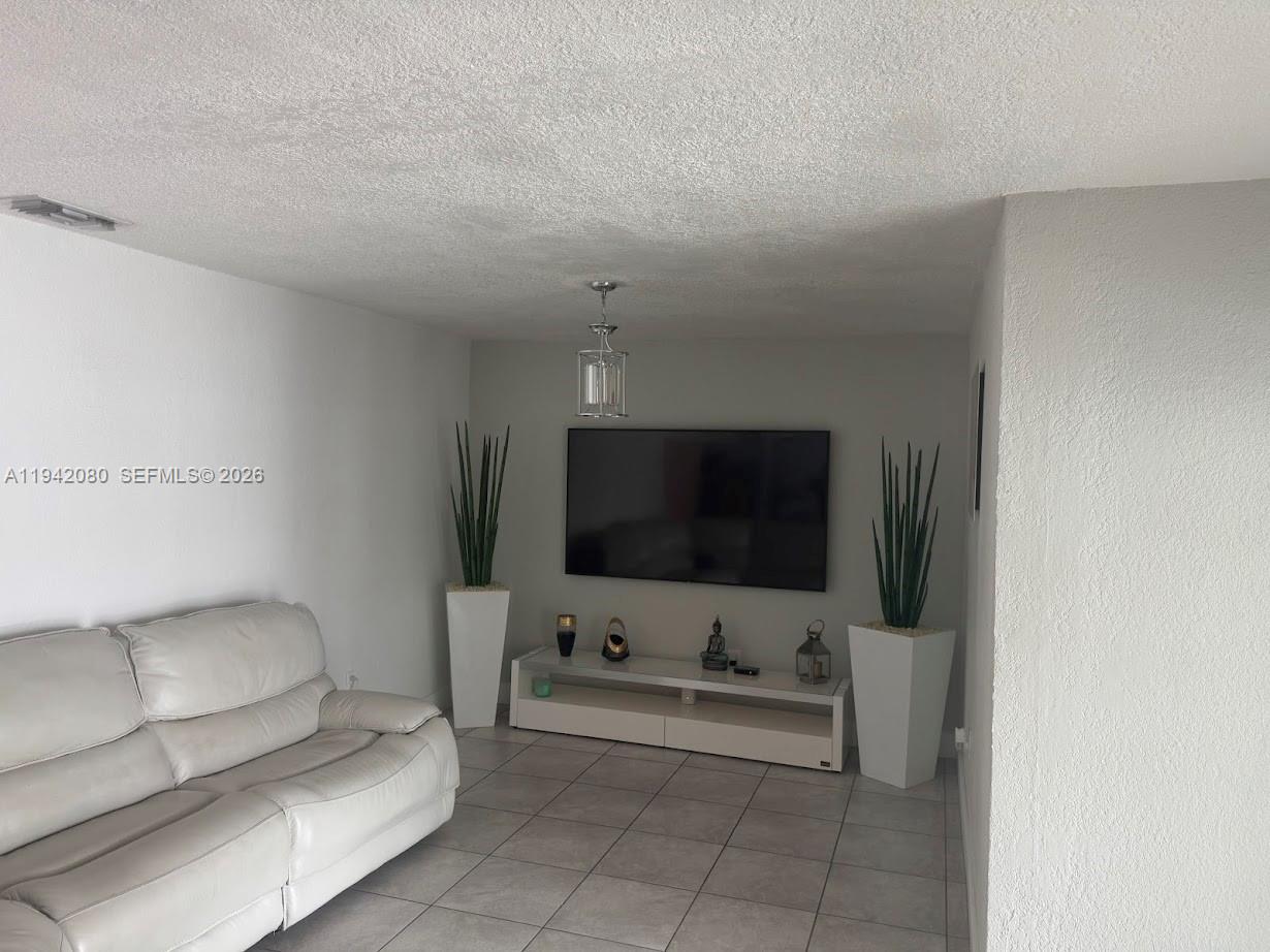 412 W 15th St Hialeah, FL 33010