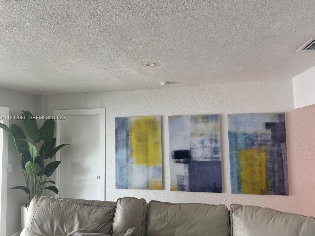 412 W 15th St Hialeah, FL 33010