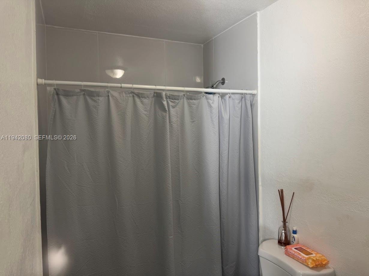 412 W 15th St Hialeah, FL 33010