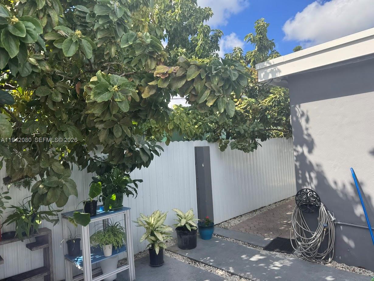 412 W 15th St Hialeah, FL 33010