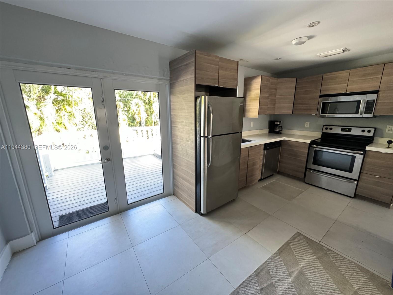 825 N 26th Ave Hollywood, FL 33020