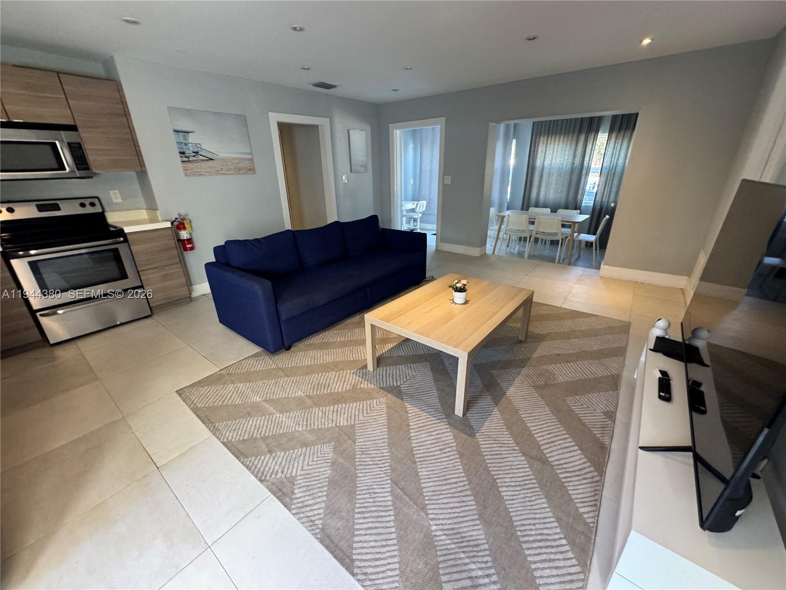 825 N 26th Ave Hollywood, FL 33020