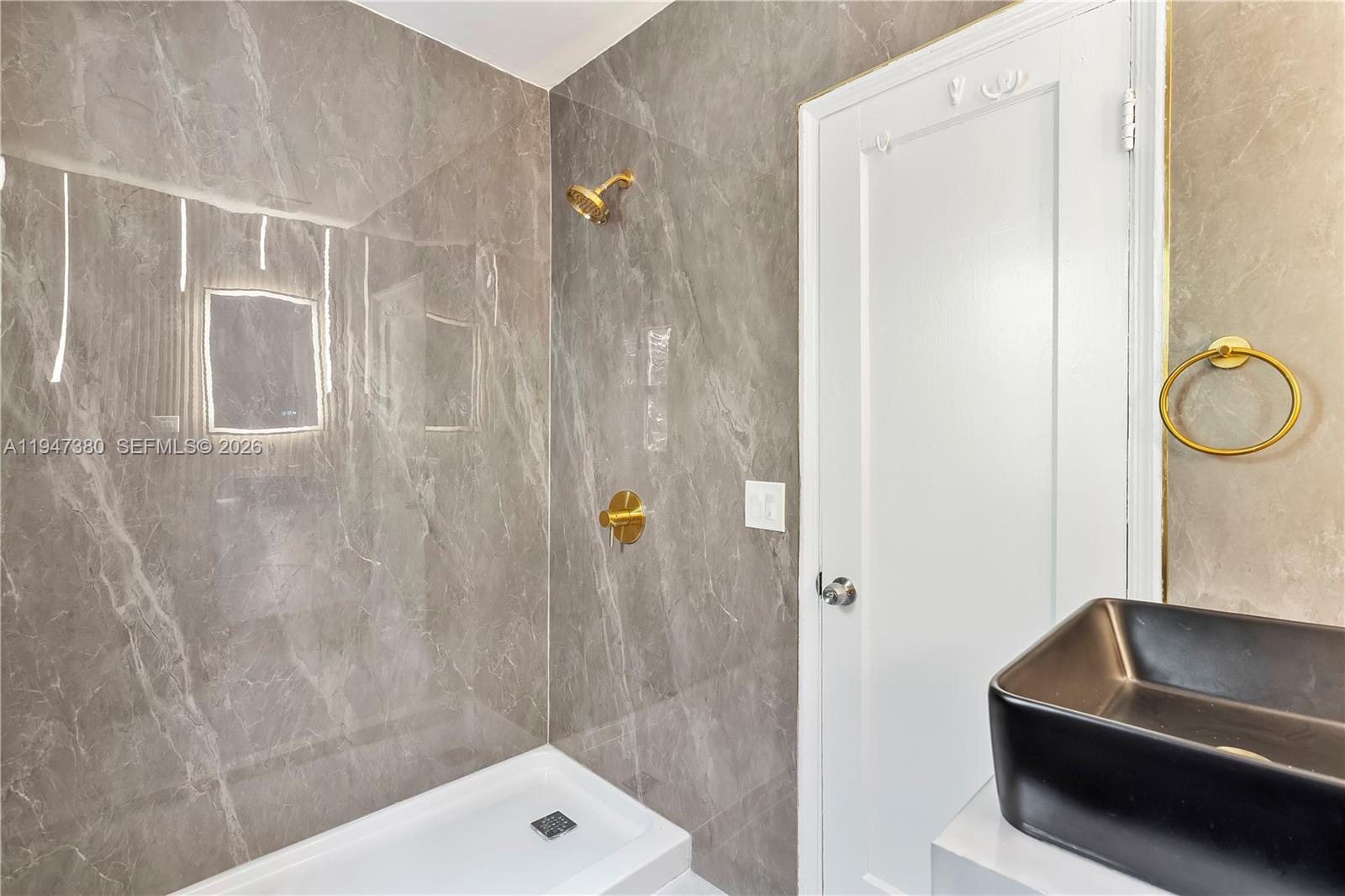 2350 SW 26th St Miami, FL 33133