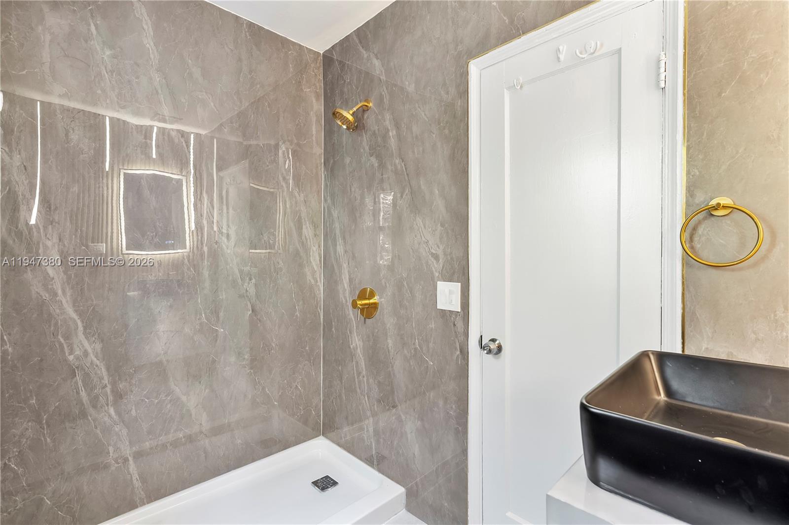 2350 SW 26th St Miami, FL 33133