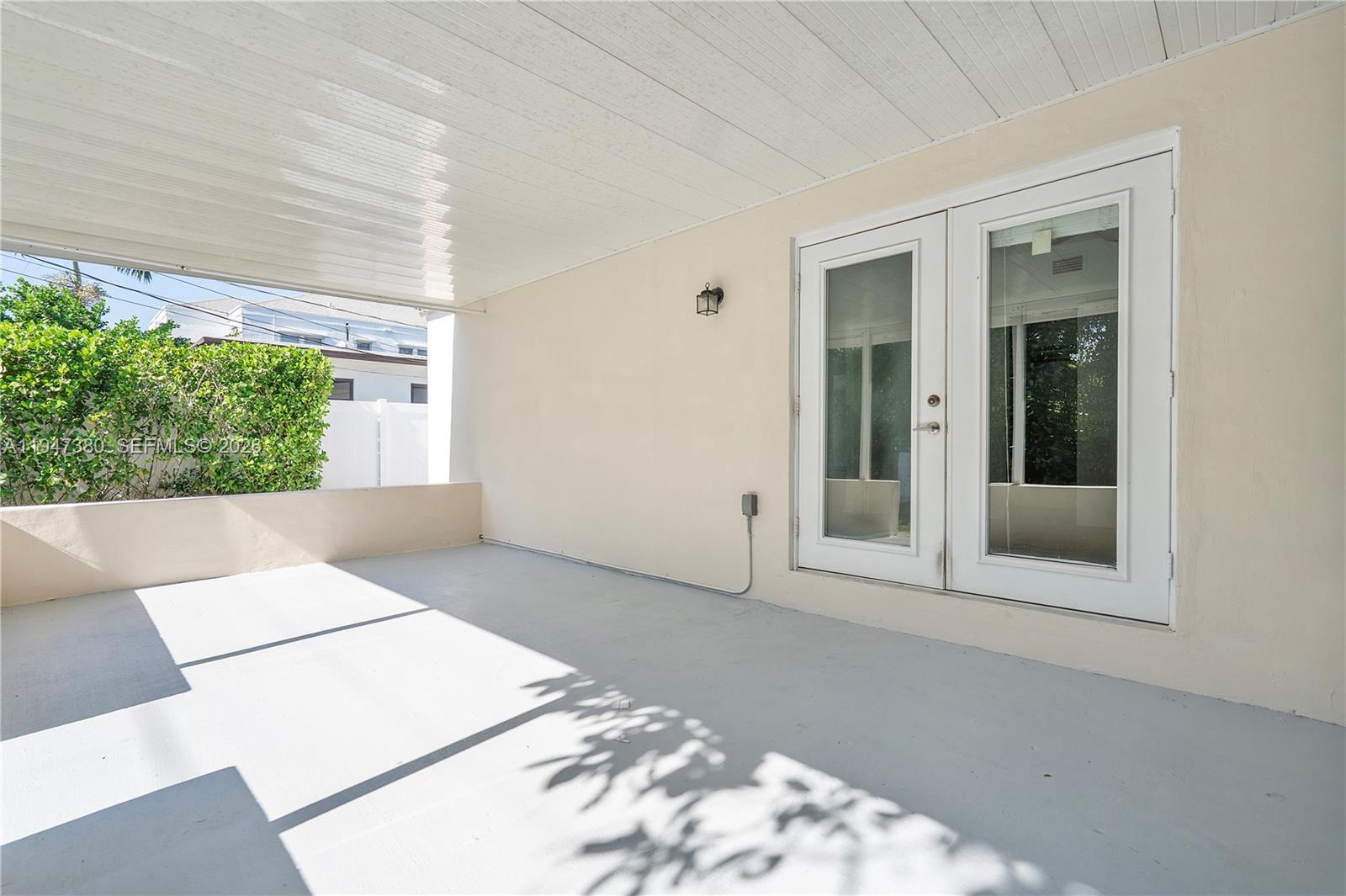 2350 SW 26th St Miami, FL 33133