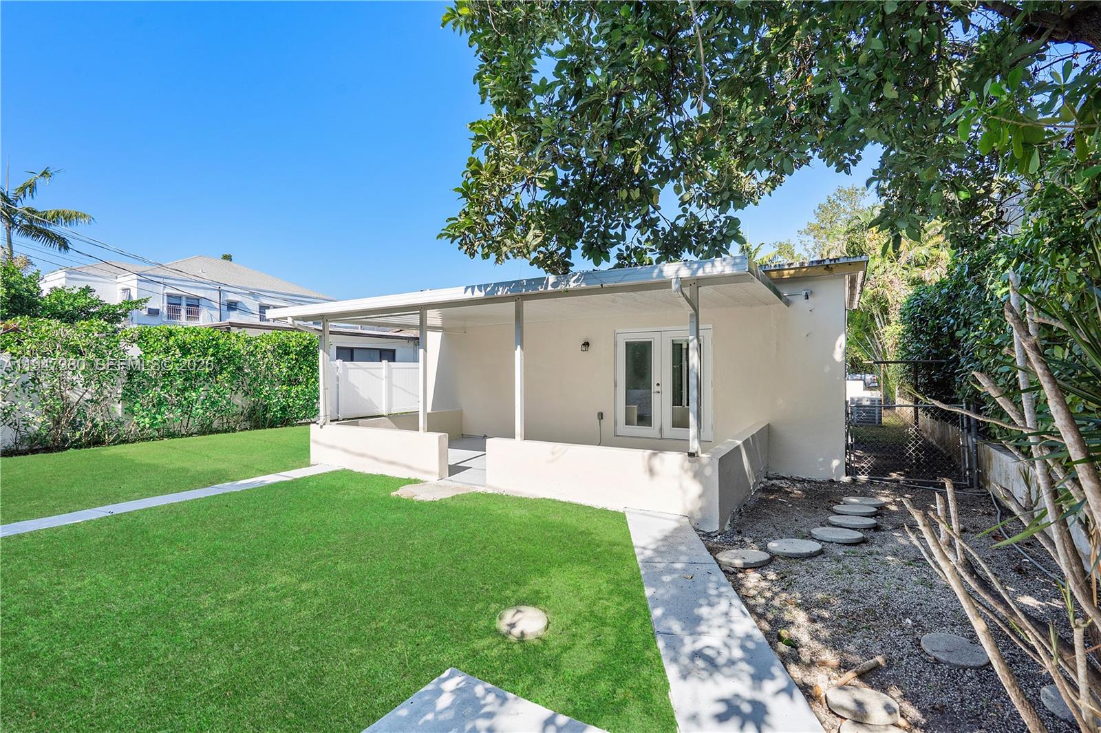 2350 SW 26th St Miami, FL 33133