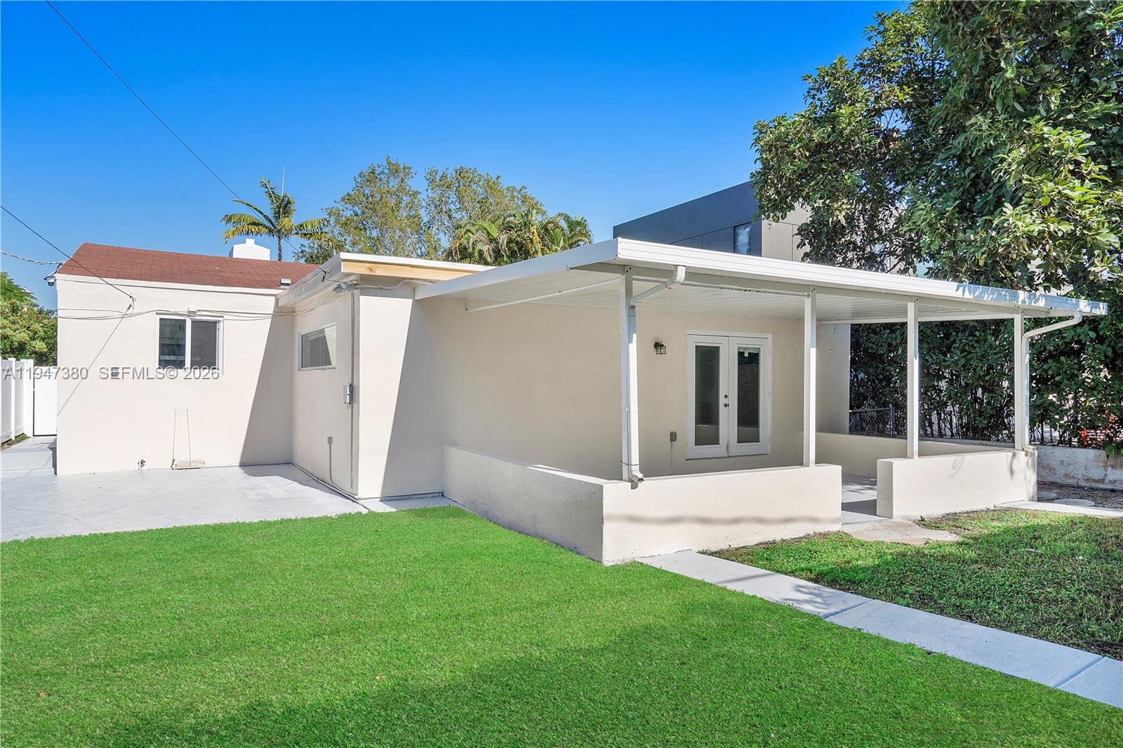 2350 SW 26th St Miami, FL 33133