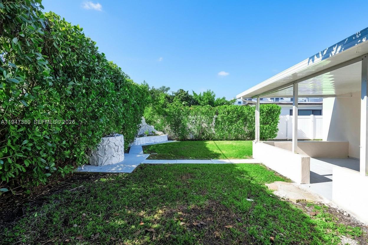 2350 SW 26th St Miami, FL 33133