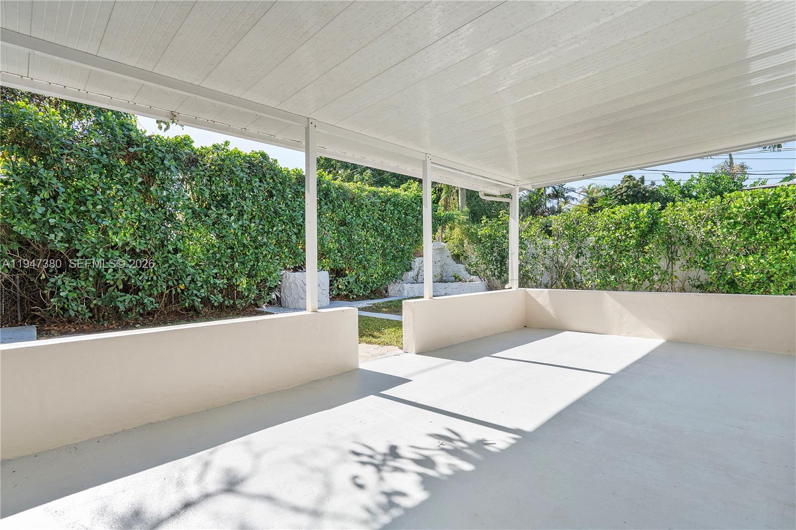 2350 SW 26th St Miami, FL 33133