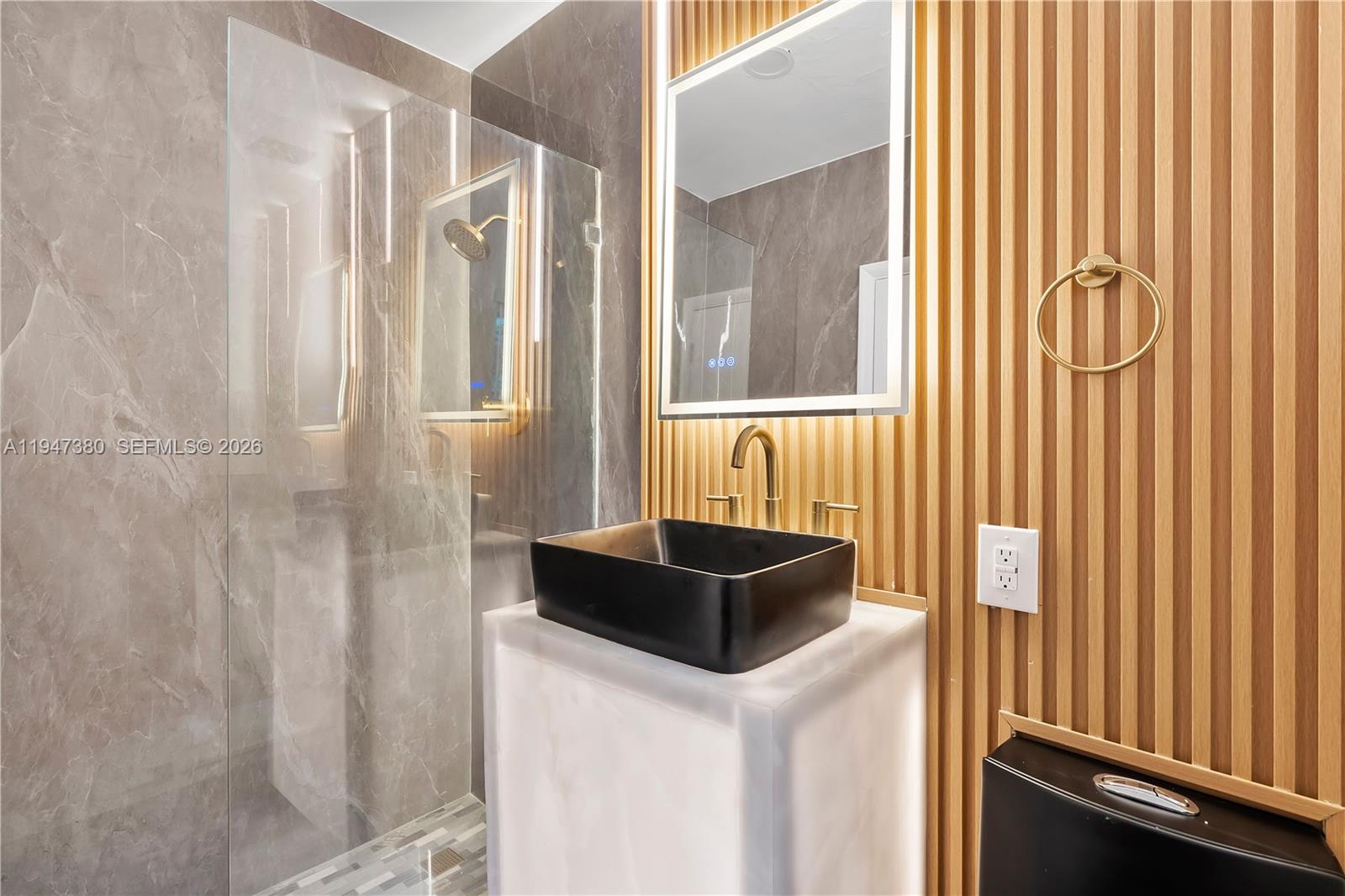 2350 SW 26th St Miami, FL 33133