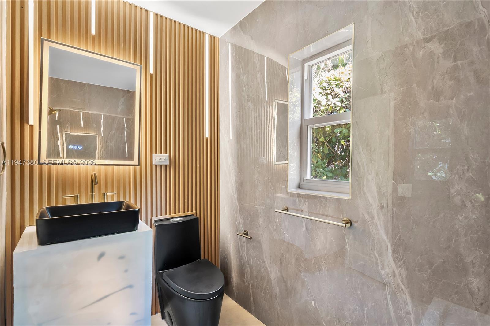 2350 SW 26th St Miami, FL 33133