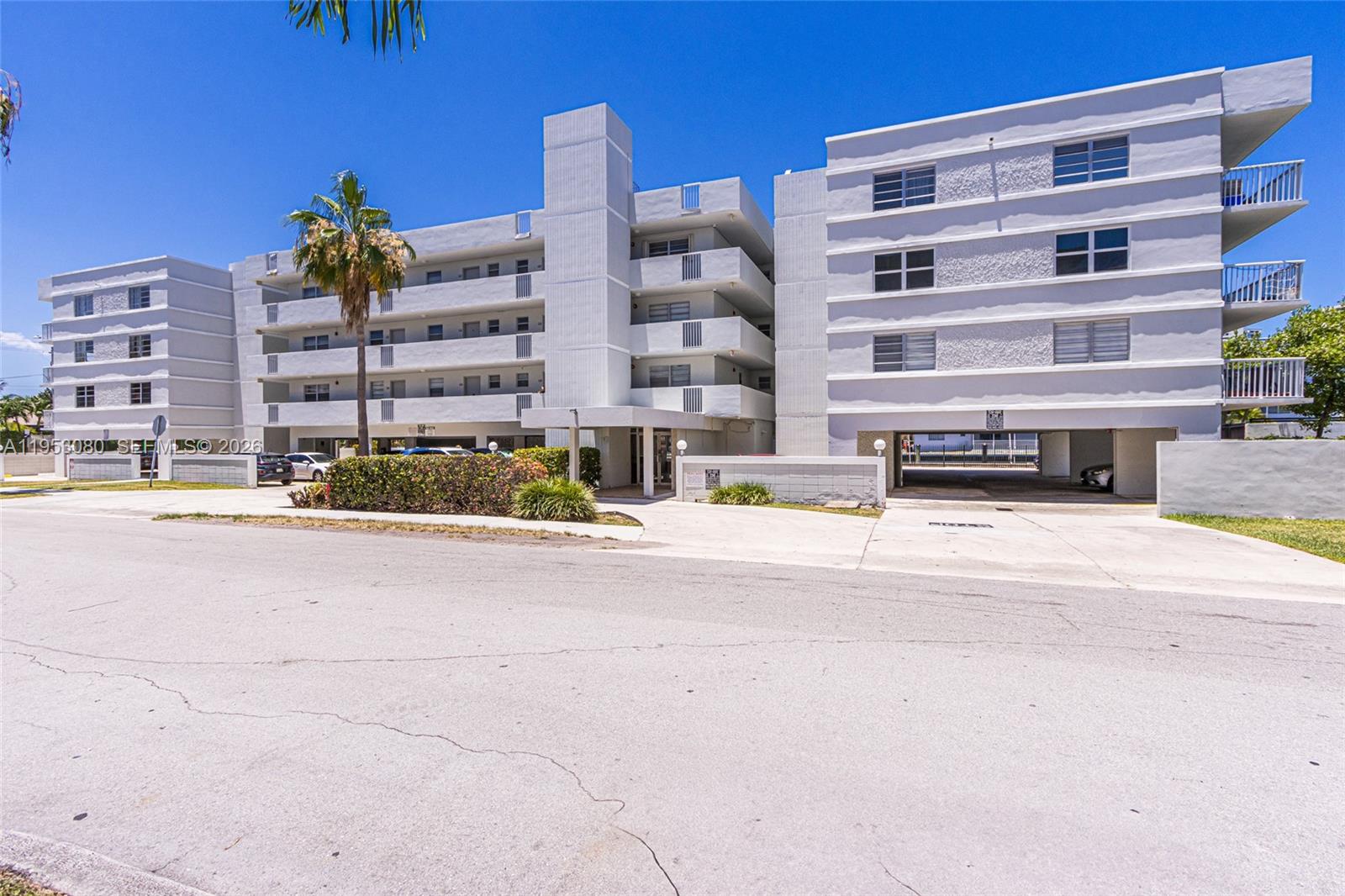 3527 NE 168th St #309 North Miami Beach, FL 33160