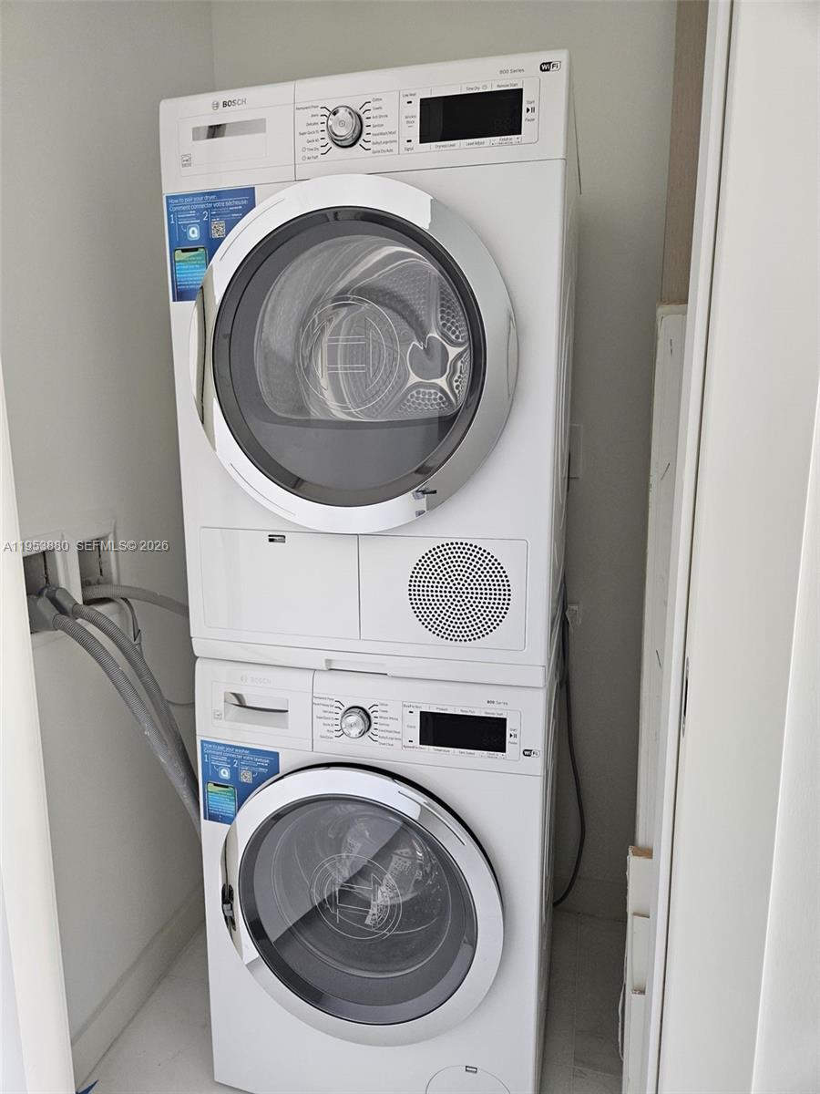 300 Biscayne Blvd Way #2208W Miami, FL 33131