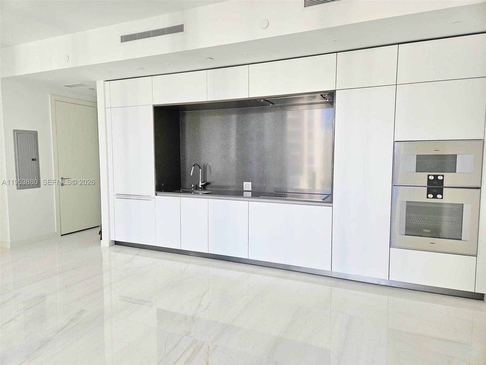 300 Biscayne Blvd Way #2208W Miami, FL 33131