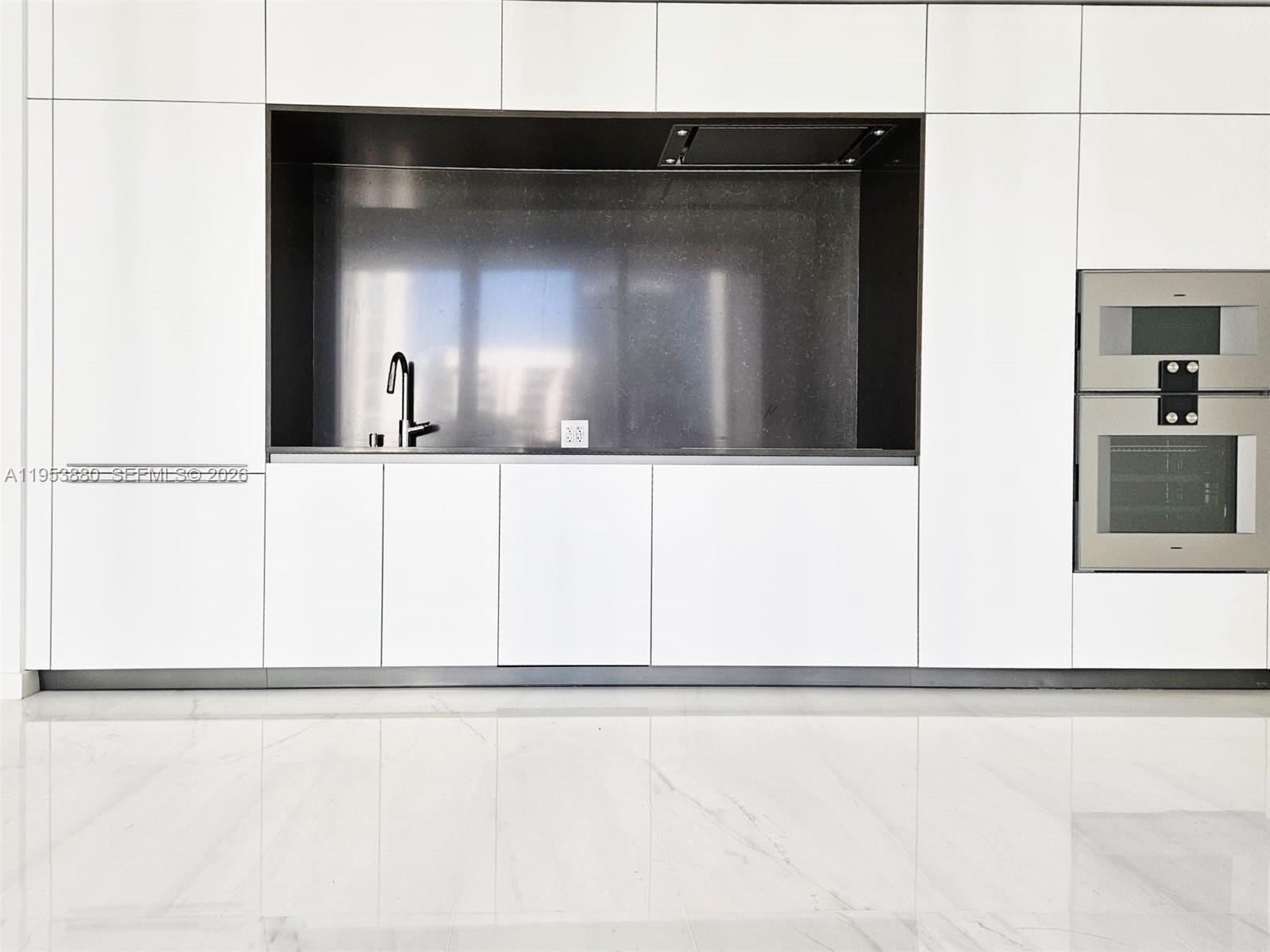 300 Biscayne Blvd Way #2208W Miami, FL 33131