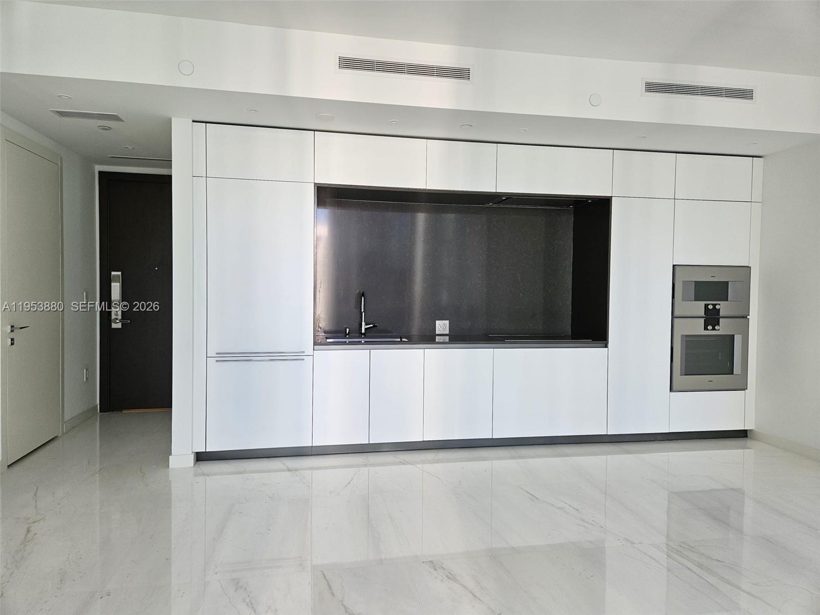 300 Biscayne Blvd Way #2208W Miami, FL 33131