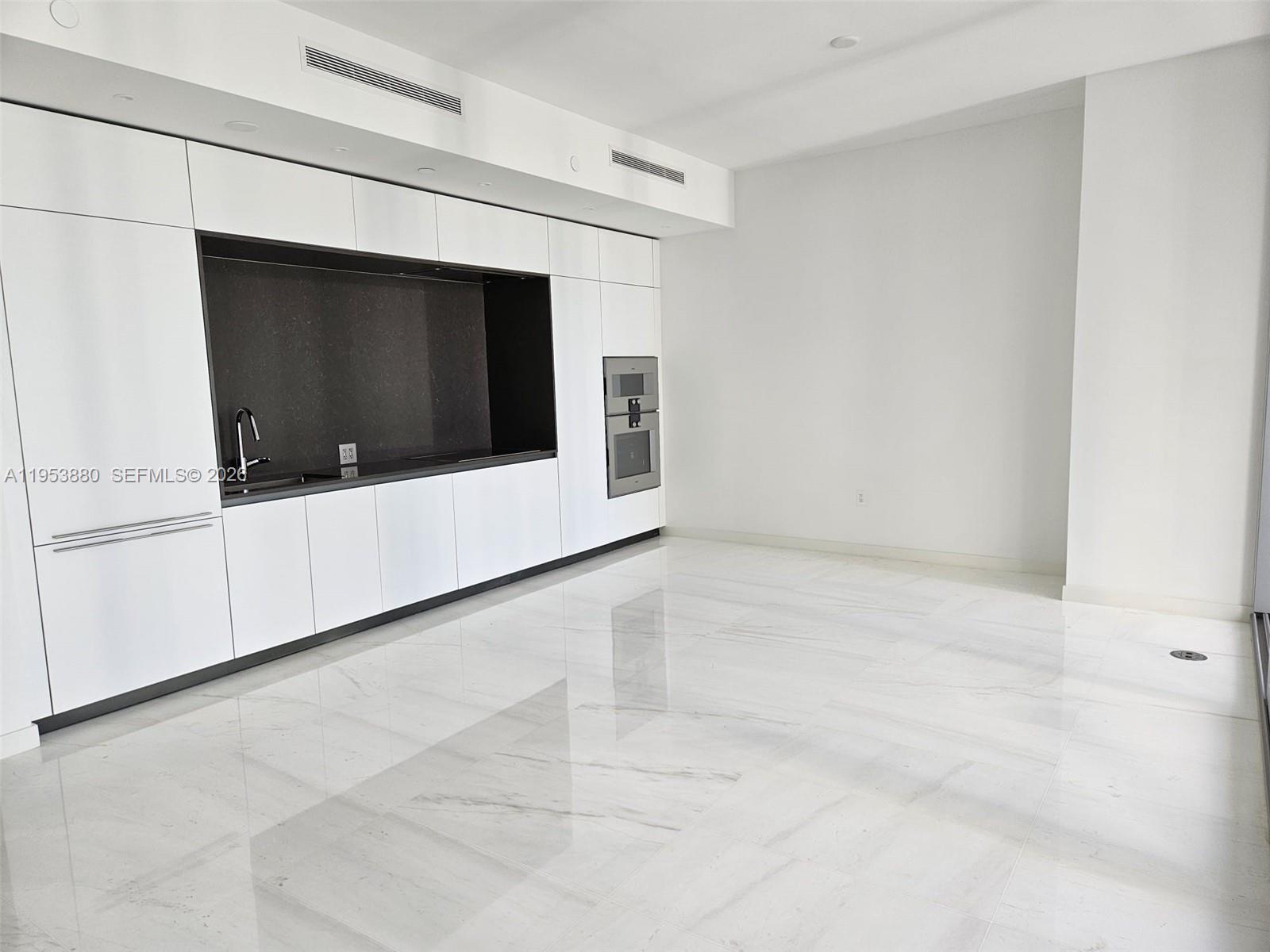 300 Biscayne Blvd Way #2208W Miami, FL 33131