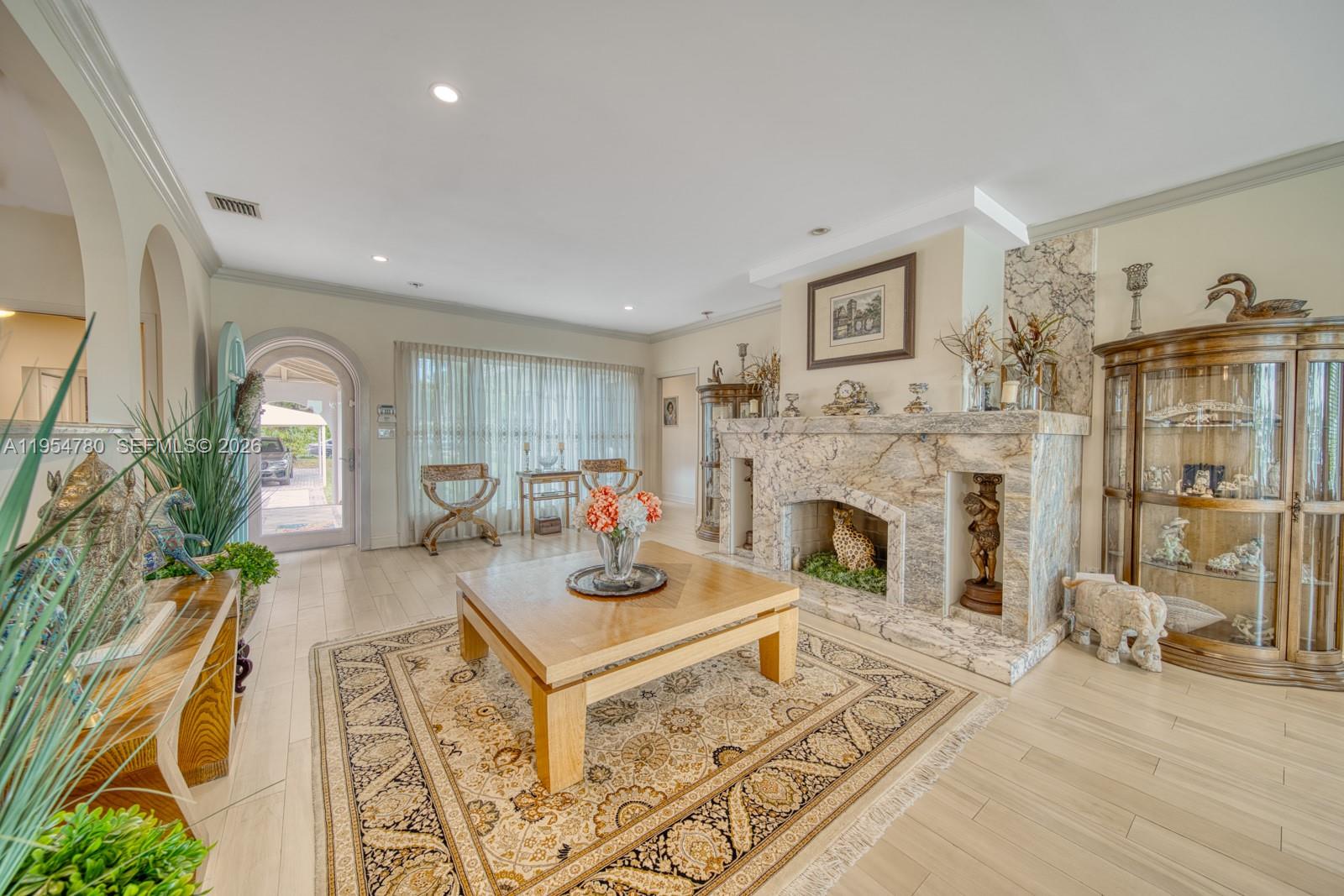 170 S Hibiscus Dr Miami Beach, FL 33139