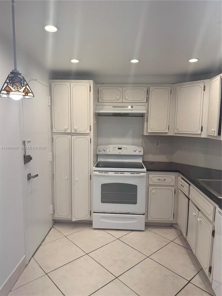 300 Bayview Dr #501 Sunny Isles Beach, FL 33160