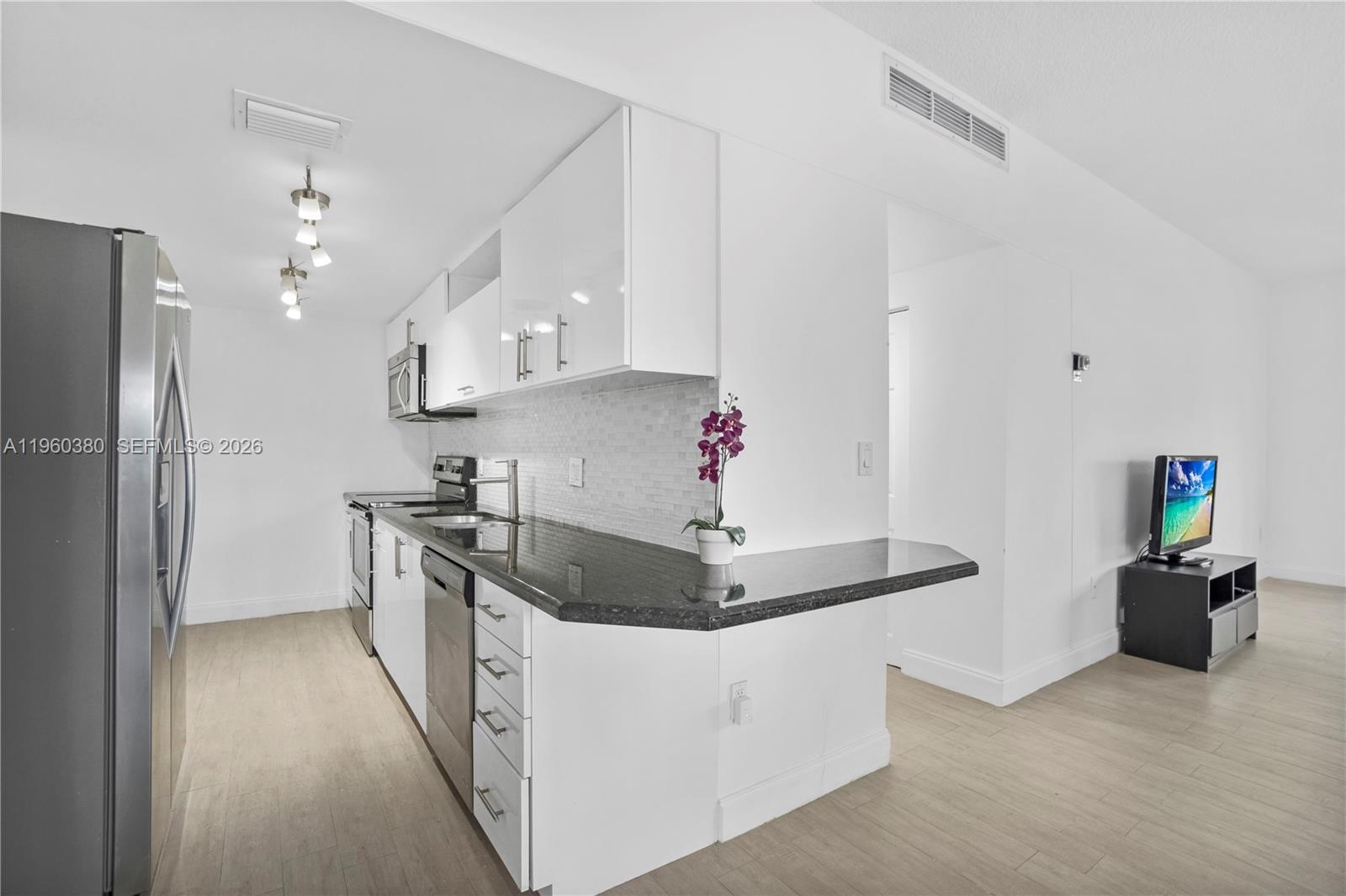 500 Bayview Dr #125 Sunny Isles Beach, FL 33160