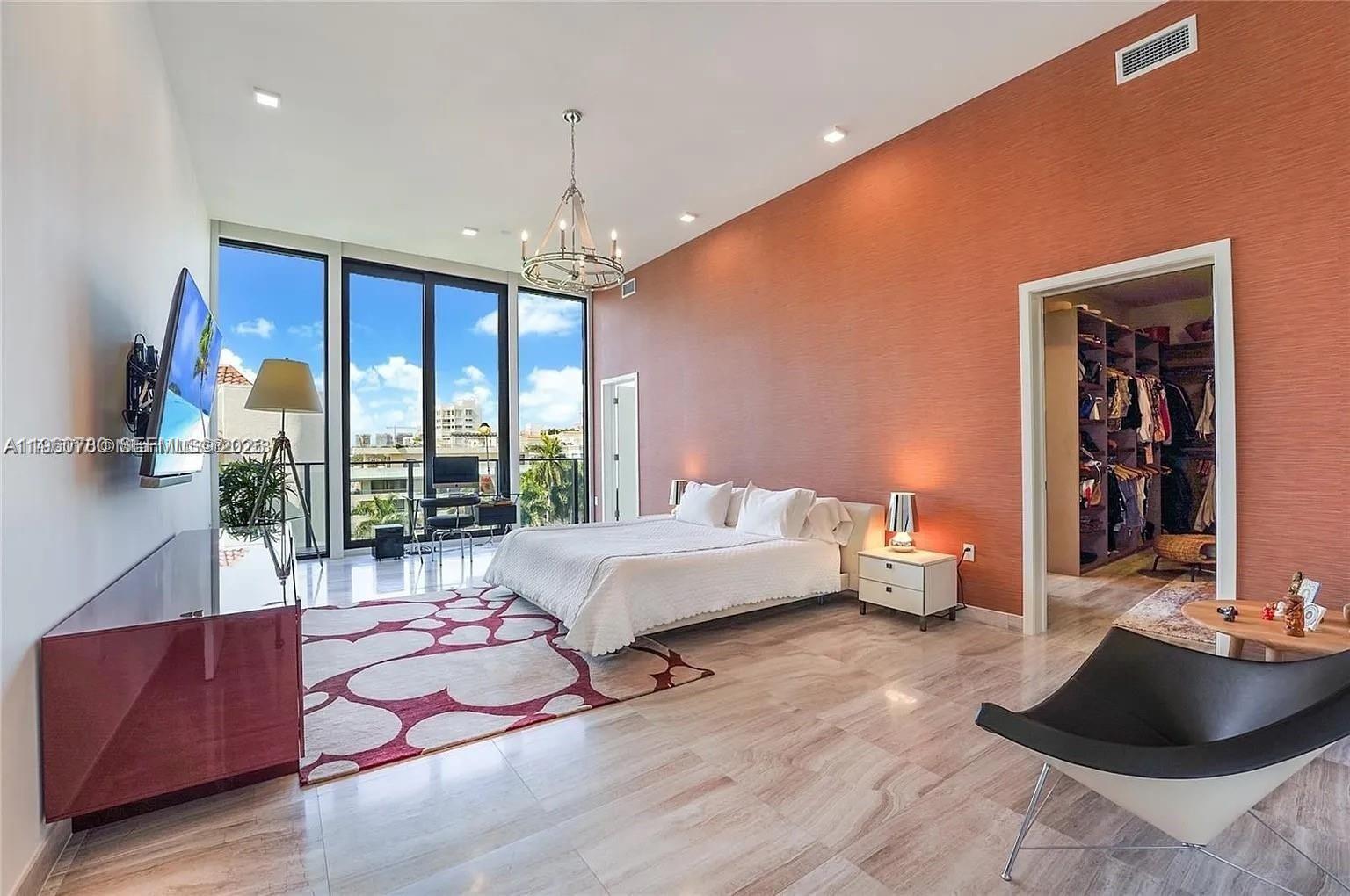 3581 E Glencoe St #605 Coconut Grove, FL 33133