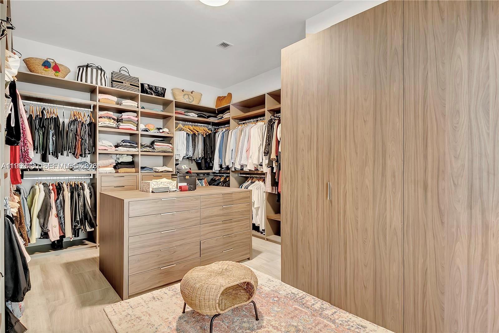 3581 E Glencoe St #605 Coconut Grove, FL 33133