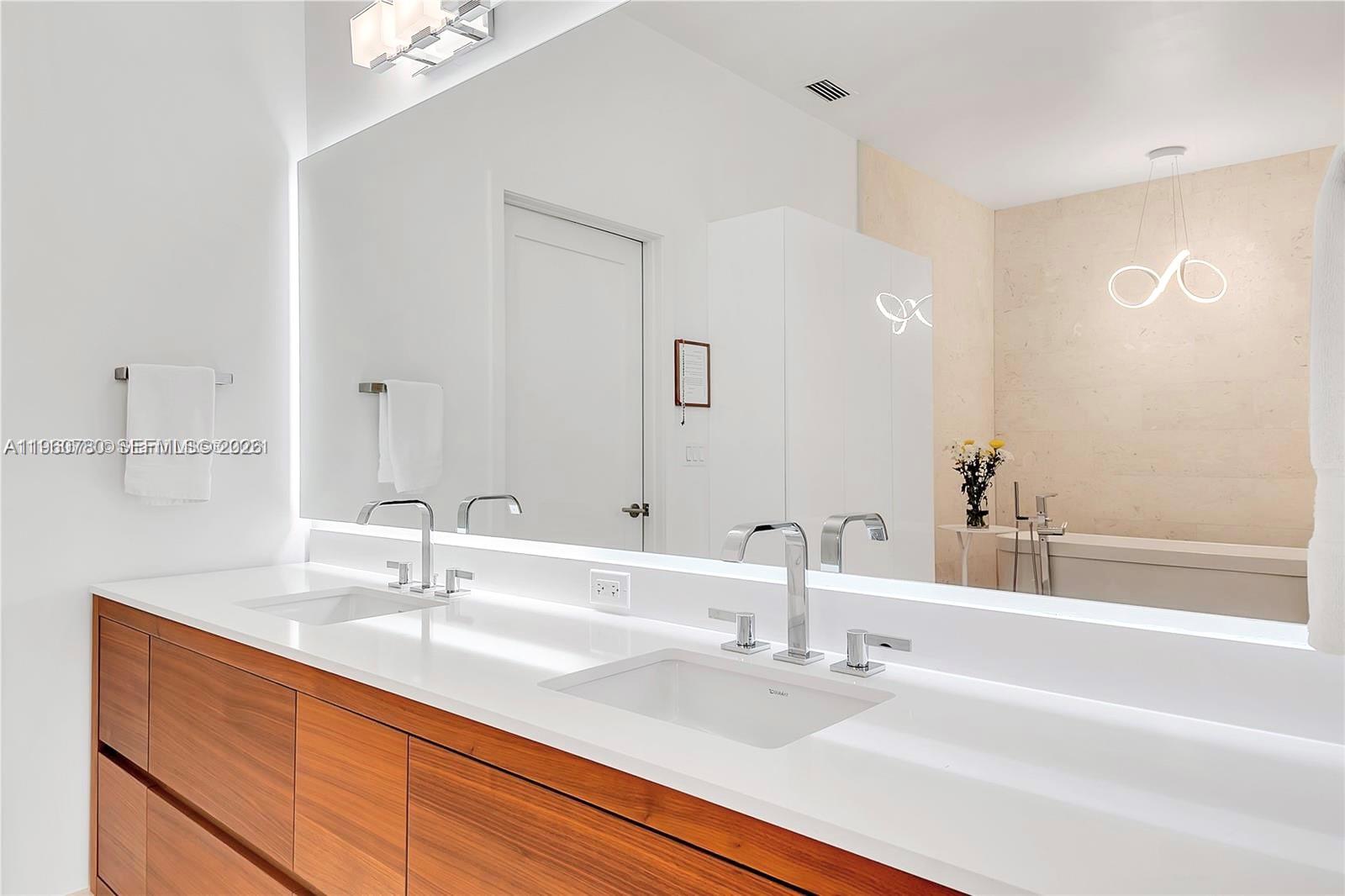 3581 E Glencoe St #605 Coconut Grove, FL 33133