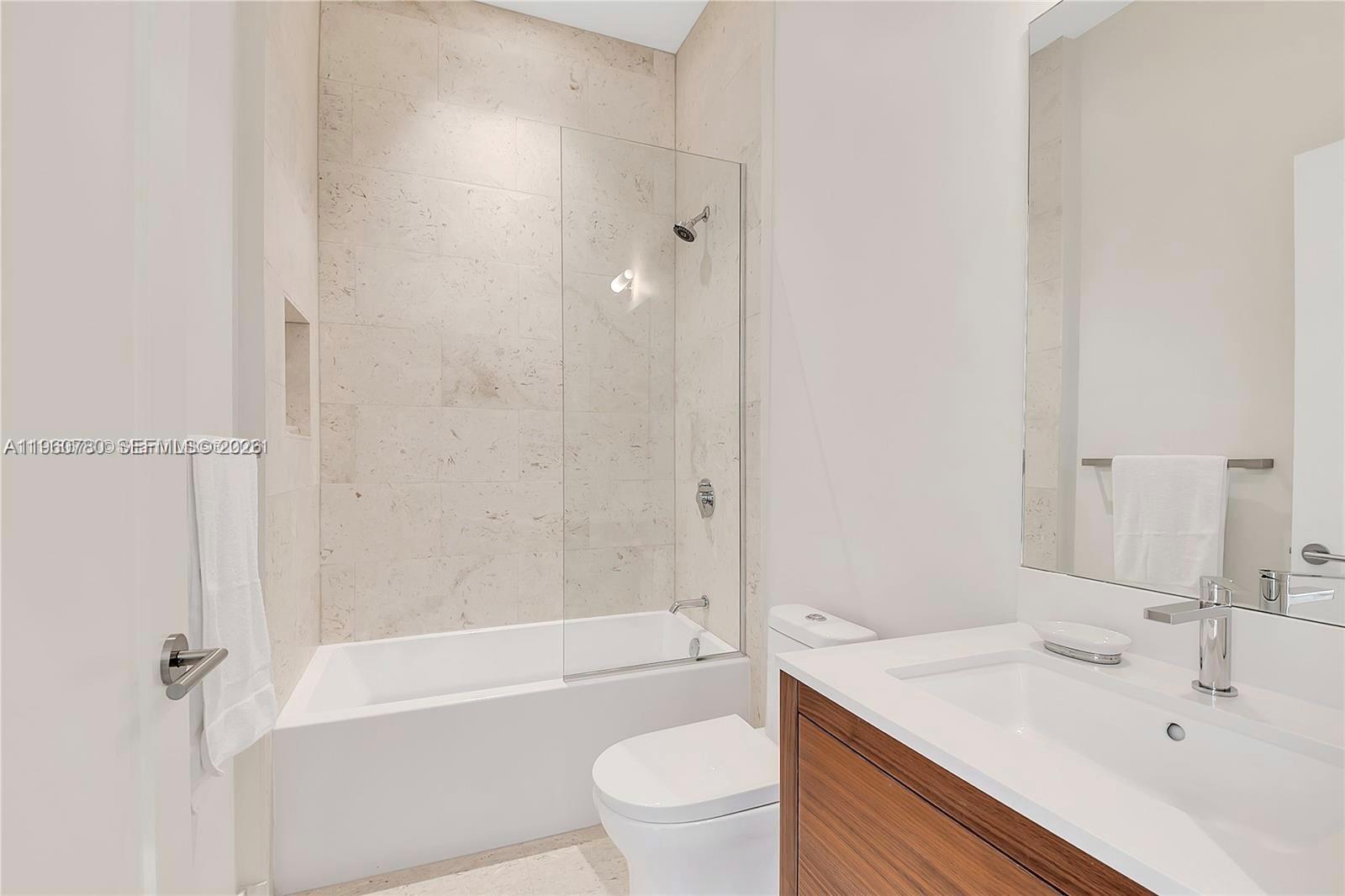 3581 E Glencoe St #605 Coconut Grove, FL 33133