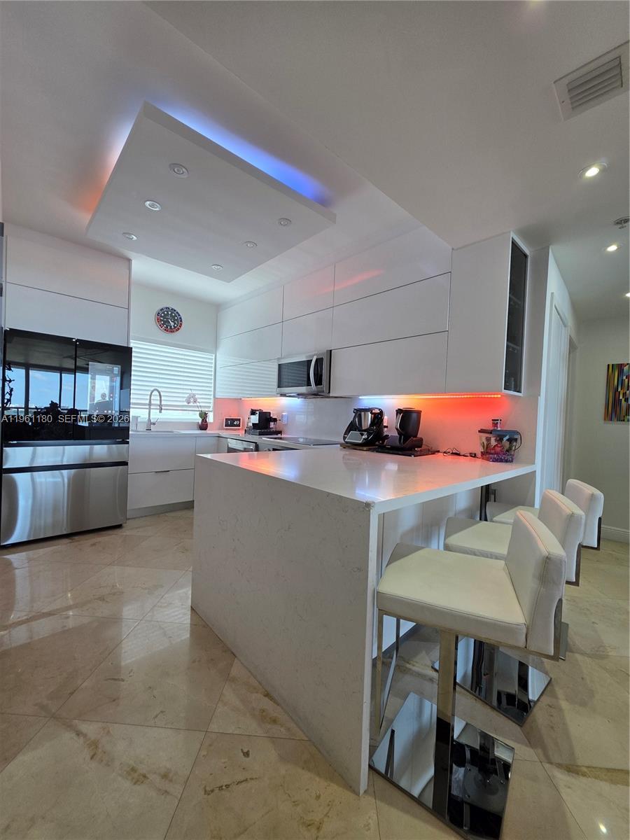 image Blue on the Bay24