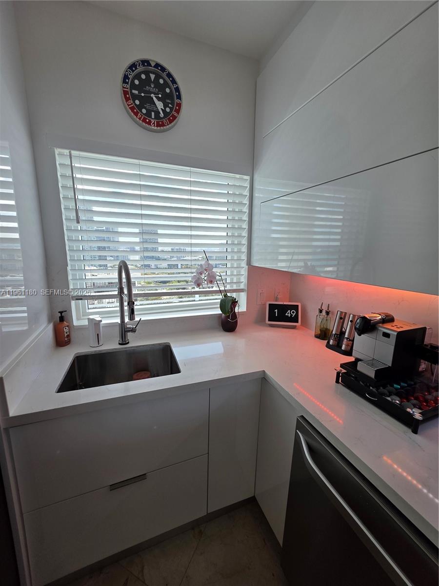 image Blue on the Bay26