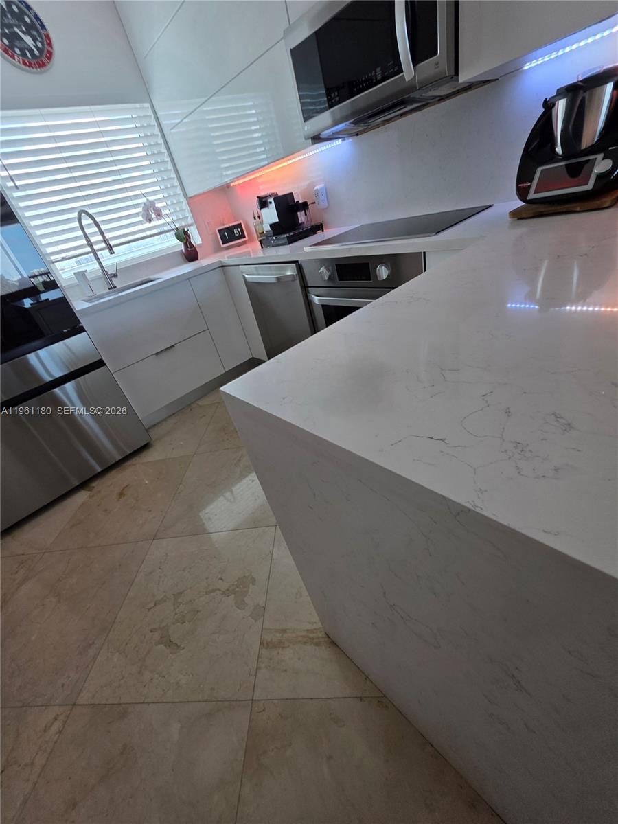 image Blue on the Bay27