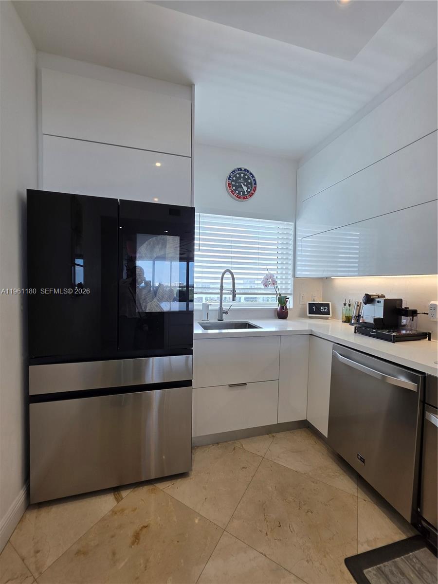 image Blue on the Bay31