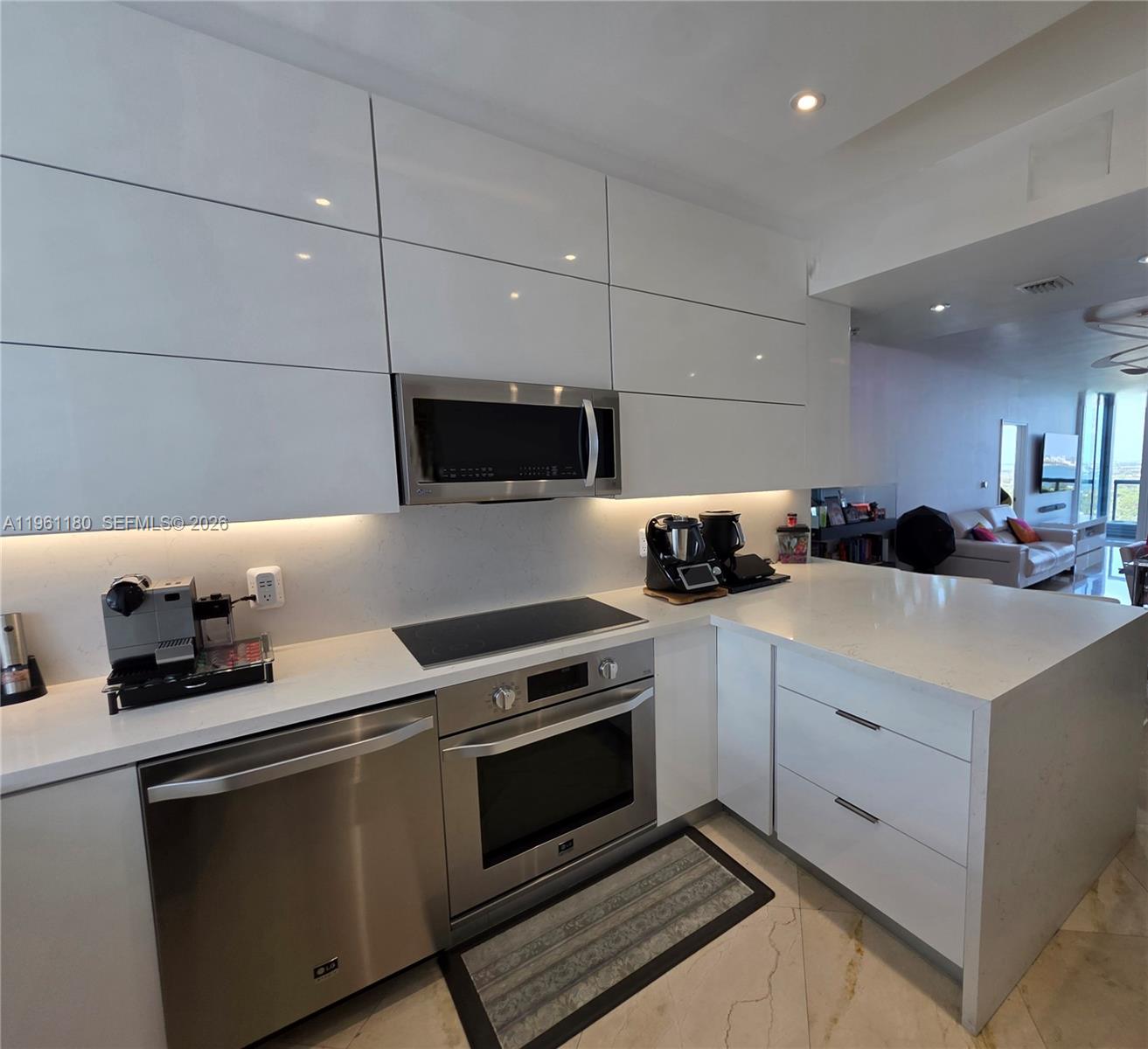 image Blue on the Bay32